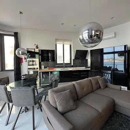 Daire Sea Views *