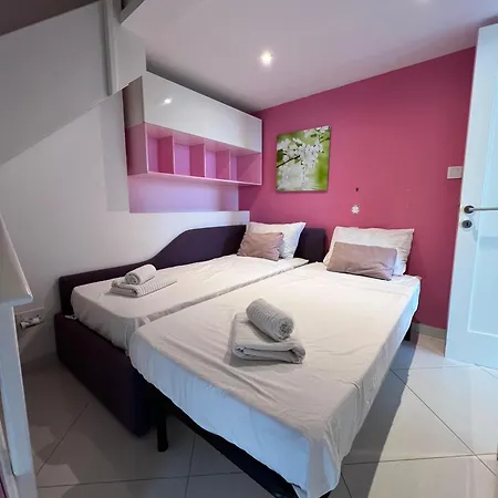 Sea Views Apartment *